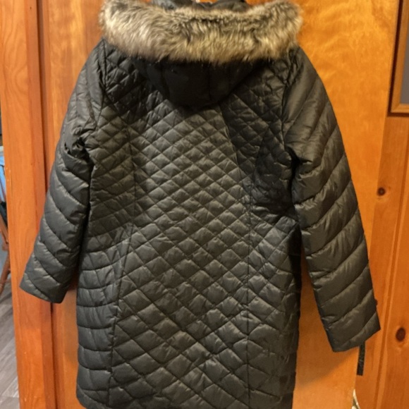 Women’s Eddie Bauer Black Quilted Puffer Coat with Faux Fur Hood - Picture 2 of 6